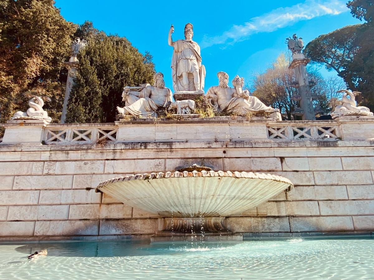 La fontana della dea Roma